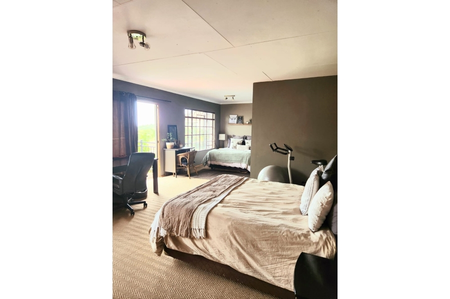 5 Bedroom Property for Sale in Safari Gardens North West